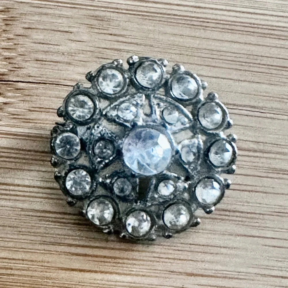 Vintage Silver Tone Rhinestone Sunburst Round Brooch Pin Clear Crystal Floral - Picture 3 of 7